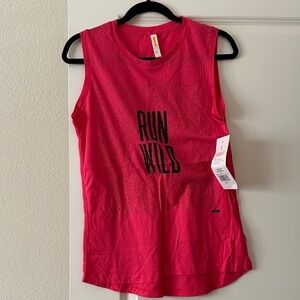 NWT Sz M Lucy Island Rose Run Muscle Tee